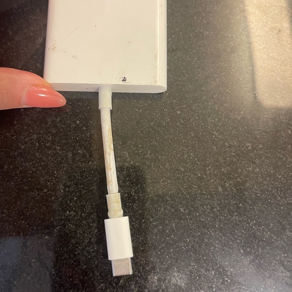 Apple USB-C Digital AV Multiport Adapter - Picture 3 of 5
